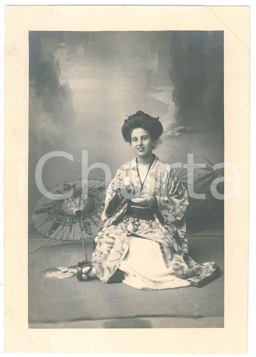 Fotografia d epoca originale 1920 ca ITALIA  TEATRO Attrice in costume da geisha  Foto BETTINI  LIVORNO 1