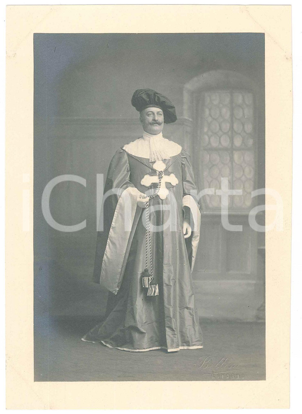 Fotografia d epoca originale 1920 ca ITALIA  TEATRO Attore con costume da religioso  Foto BETTINI  LIVORNO 1