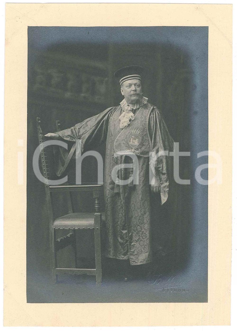 Fotografia d epoca originale 1920 ca ITALIA  TEATRO Attore con costume da giudice  Foto BETTINI  LIVORNO 1