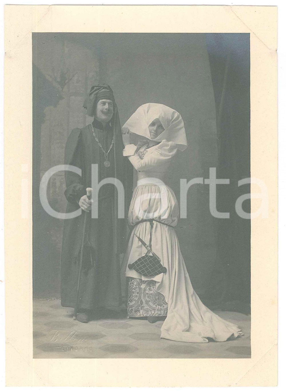 Fotografia d epoca originale 1920 ca ITALIA TEATRO Coppia di attori in costume di scena Foto BETTINI LIVORNO 1