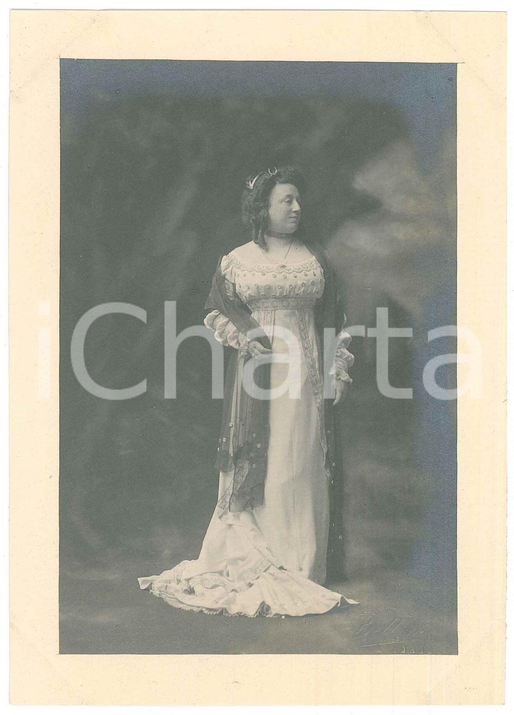 1920 ca ITALIA TEATRO Attrice in costume di scena e scialle Foto BETTINI LIVORNO