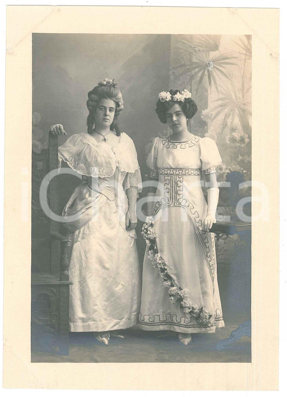 Fotografia d epoca originale 1920 ca ITALIA  TEATRO Due attrici in abiti di scena  Foto BETTINI  LIVORNO 1