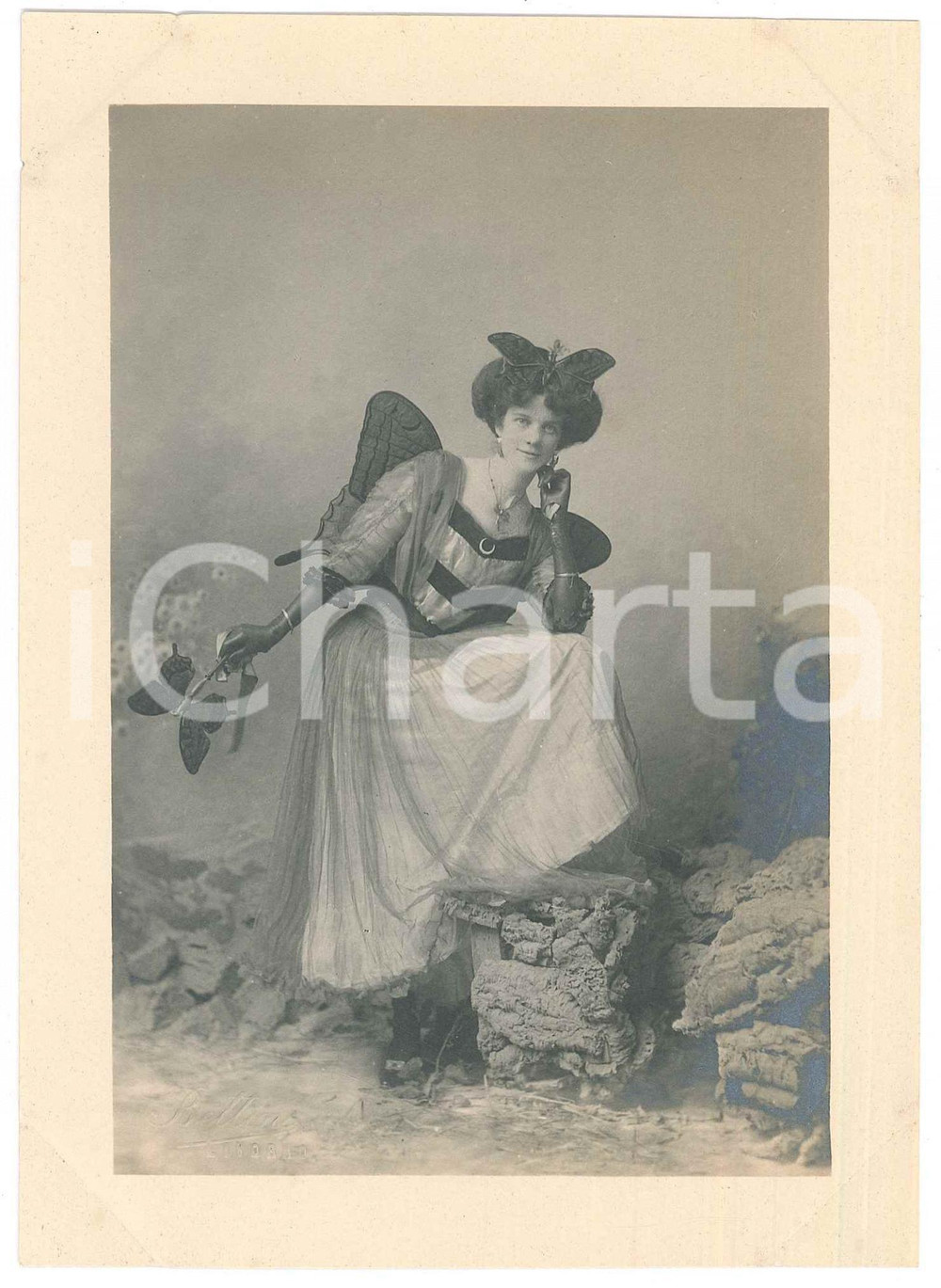 Fotografia d epoca originale 1920 ca ITALIA  TEATRO Attrice in costume da farfalla  Foto BETTINI  LIVORNO 1