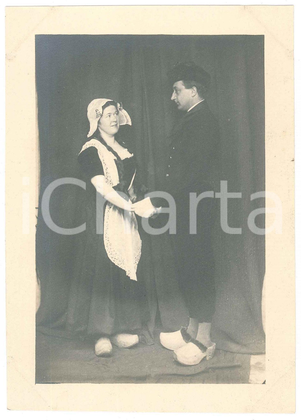 Fotografia d epoca originale 1920 ca ITALIA TEATRO Attori con zoccoli e abiti olandesi  Foto BETTINI LIVORNO 1