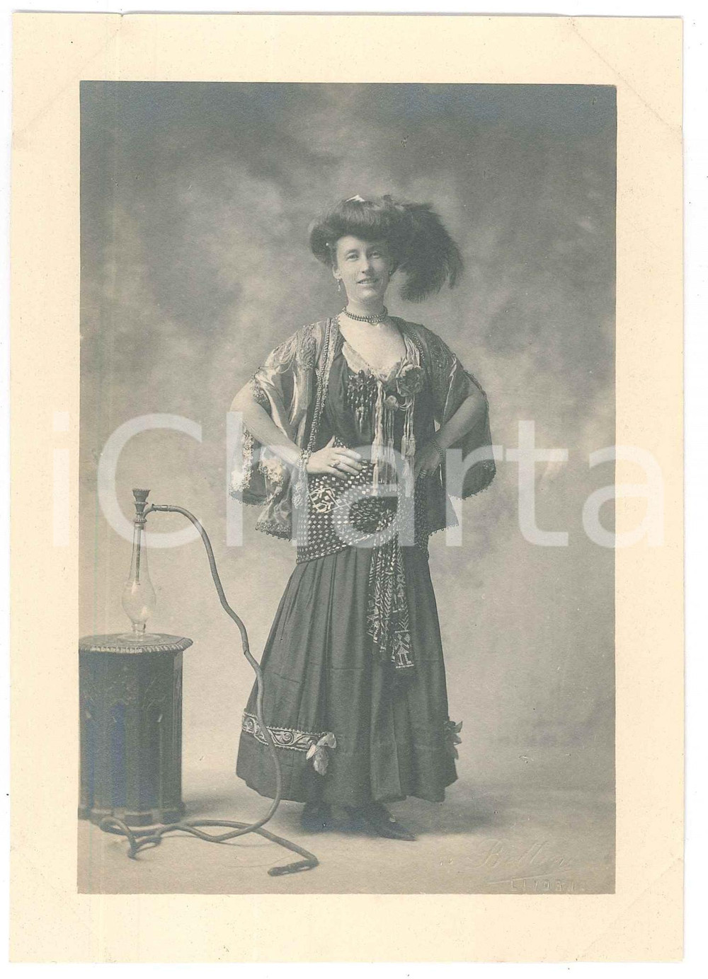 Fotografia d epoca originale 1920 ca ITALIA  TEATRO Attrice con narghilÃ¨  Foto BETTINI  LIVORNO 1