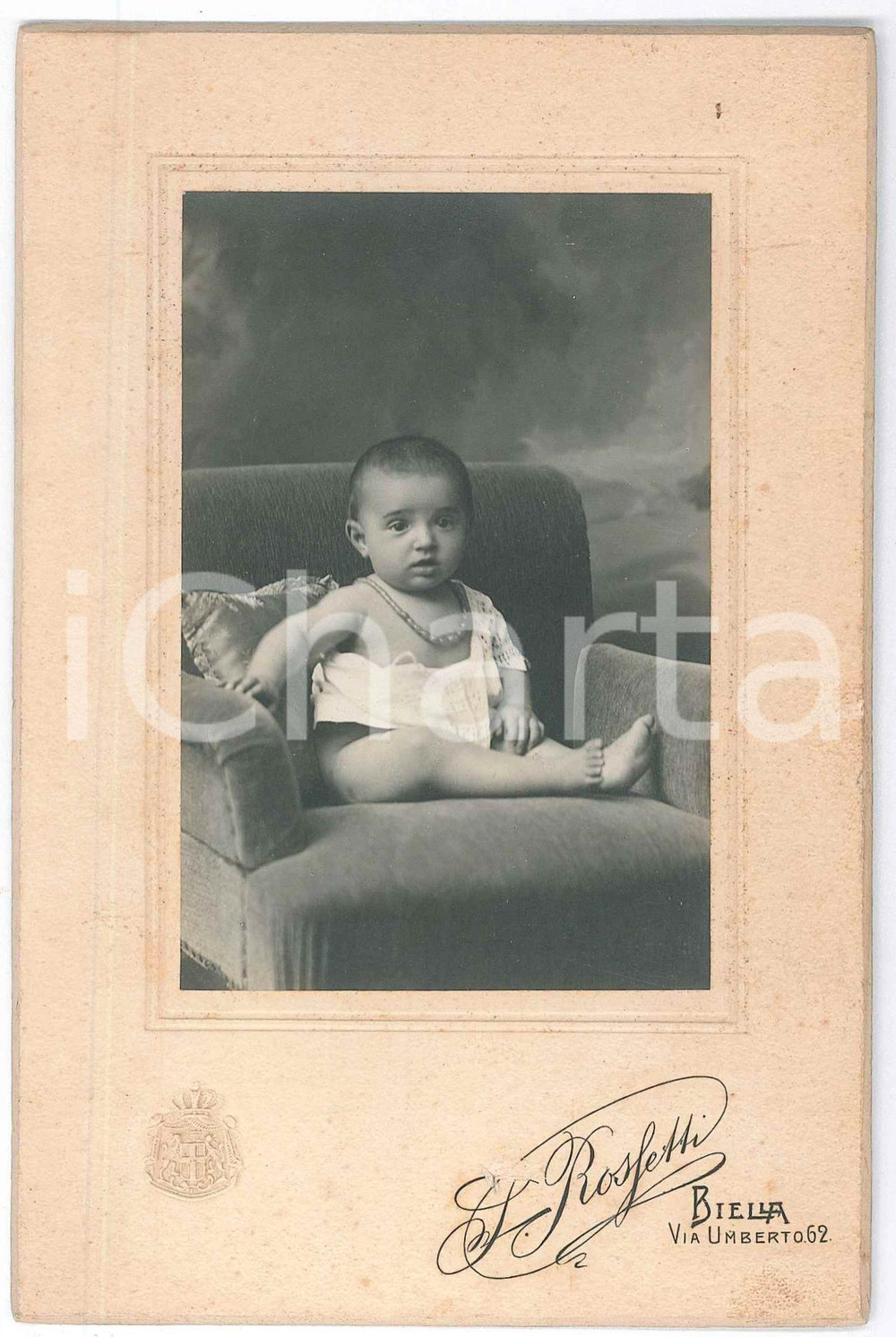 Fotografia d epoca originale 1905 ca BIELLA Ritratto di bambino in poltrona  Foto SIMONE ROSSETTI 10x16 1