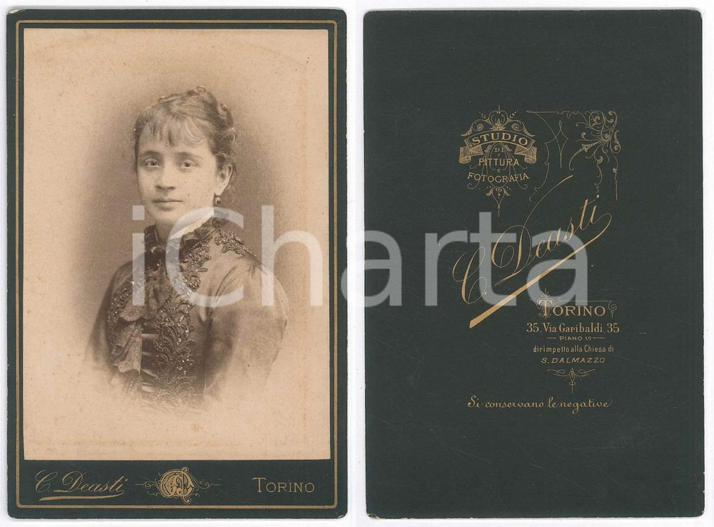 Fotografia d epoca originale 1900 ca TORINO Ritratto di giovane donna con abito ricamato Foto C. DEASTI 1