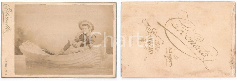Fotografia d epoca originale 1905 ca SANREMO Bambino su barca finta  Ritratto  Foto CARBONETTO DANNEGGIATA 1
