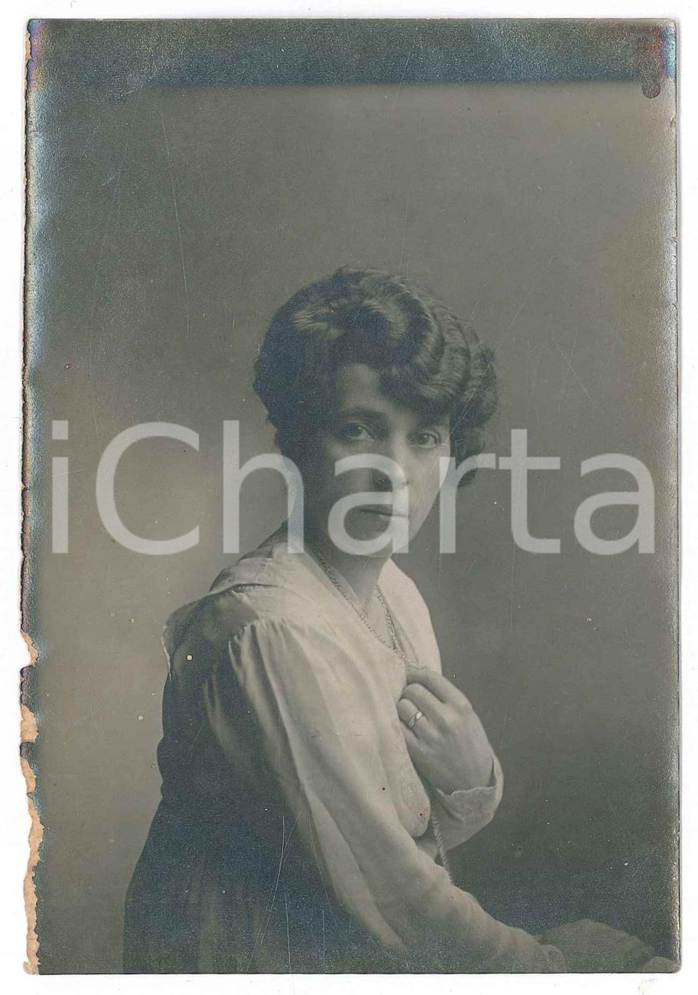 Fotografia d epoca originale 1910 ca COSTUME ITALIA Ritratto di donna di profilo  Foto anonima 9x12 cm 1