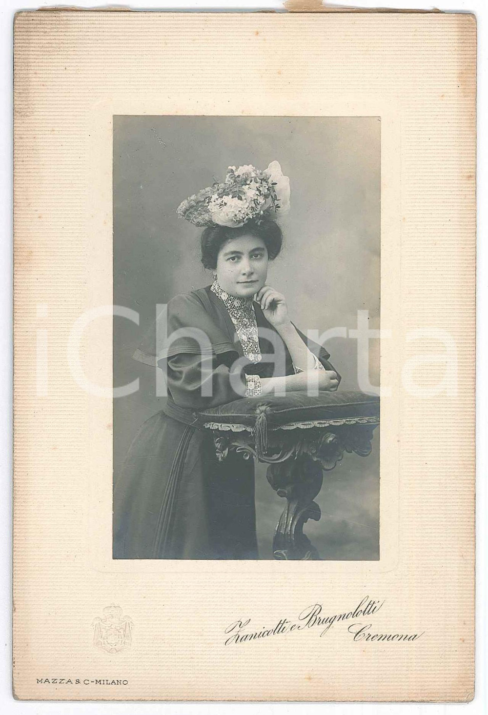 1890 ca CREMONA Donna con cappello floreale *Foto ZANICOTTI & BRUGNOLOTTI