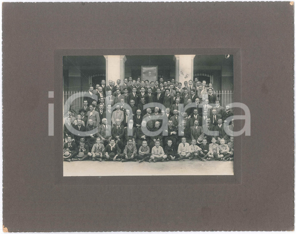 Fotografia d epoca originale 1920 ca ITALIA Istituto Salesiano  Foto di gruppo con ritratto DON BOSCO 30x23 1