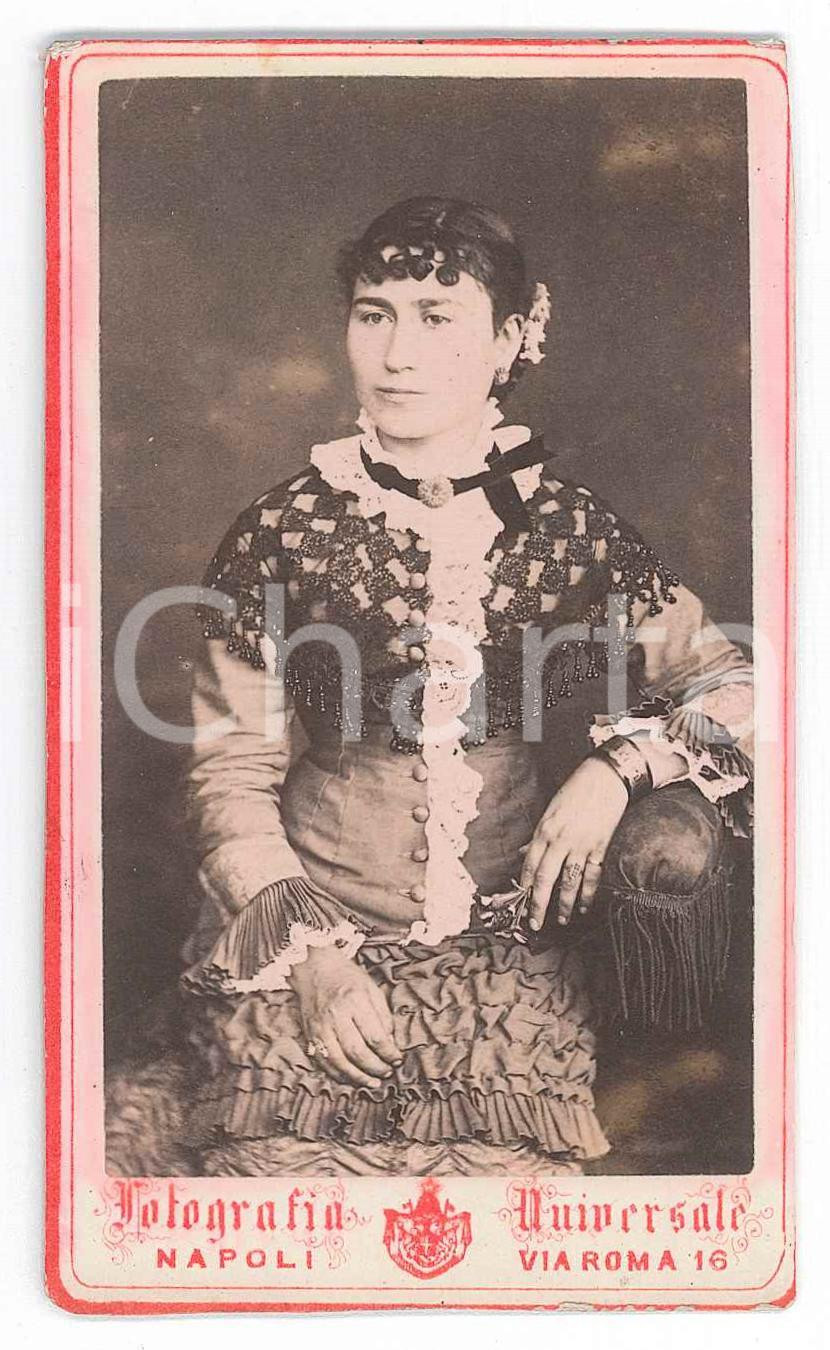 Fotografia d epoca originale 1880 ca NAPOLI Donna con scialle ricamato  Fotografia Universale CDV 1