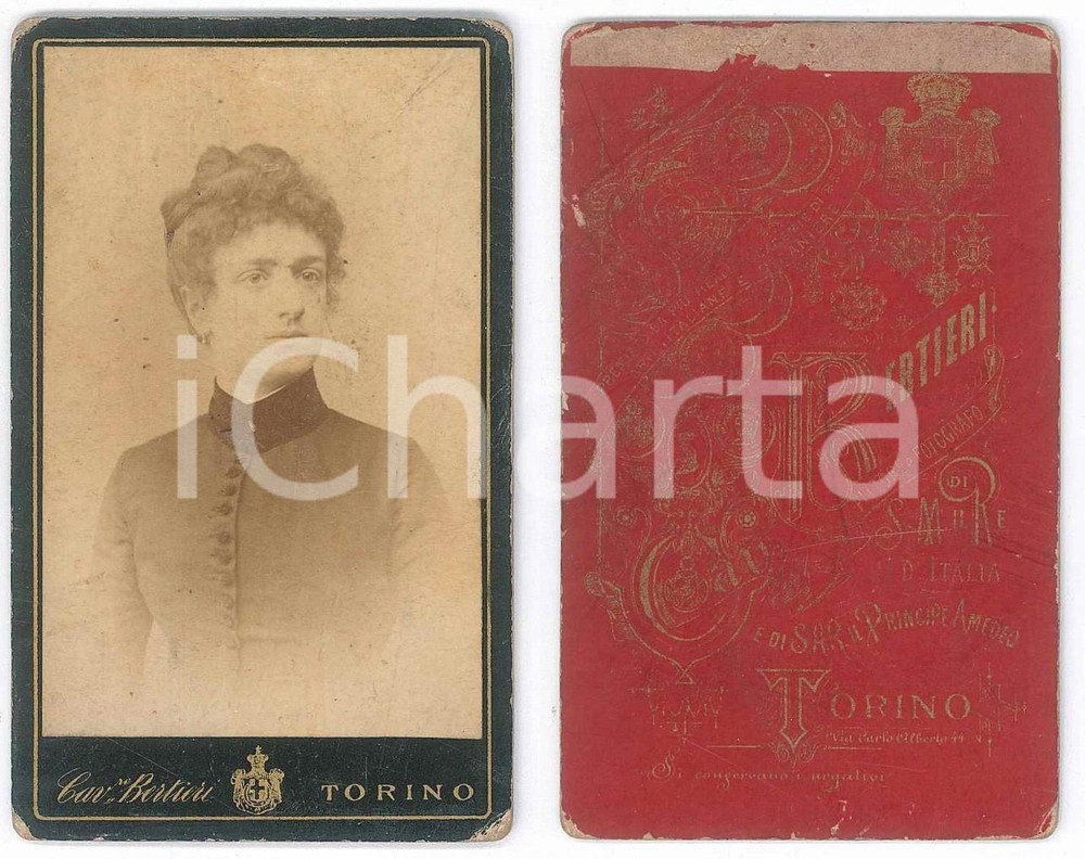 Fotografia d epoca originale 1880 ca TORINO Donna con abito a bottoni  Ritratto  Foto BERTIERI CDV 1