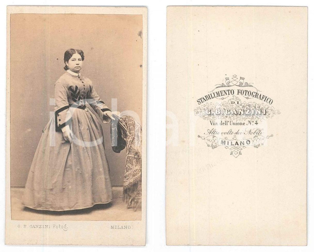 Fotografia d epoca originale 1870 ca MILANO Donna in bianco con ventaglio  Foto G. B. GANZINI CDV 1
