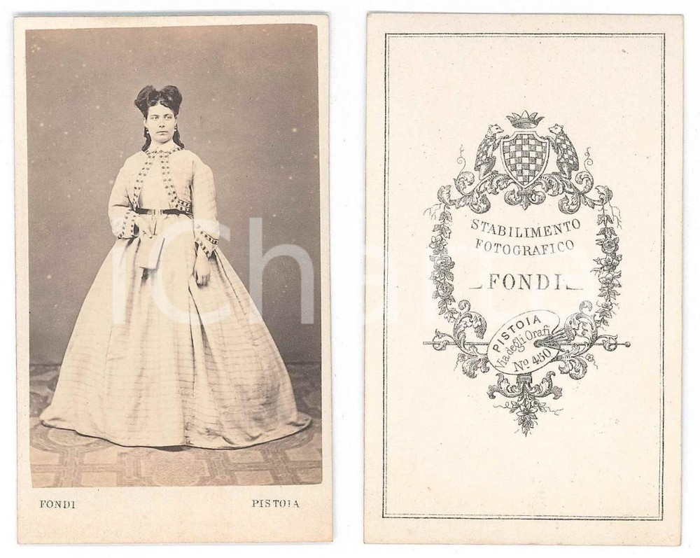 Fotografia d epoca originale 1870 ca PISTOIA Ritratto di donna in abito ricamato Foto Stabilimento FONDI CDV 1