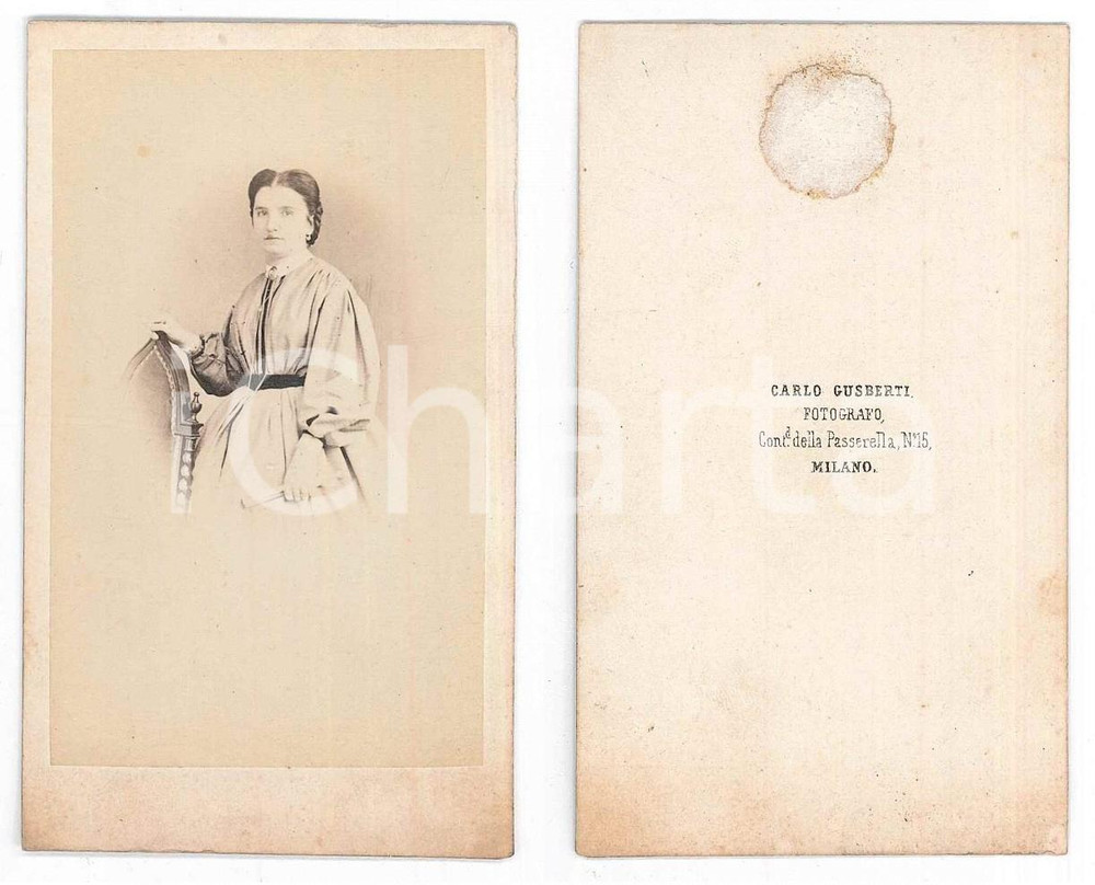 Fotografia d epoca originale 1870 ca MILANO Donna in bianco con ventaglio  Foto Carlo GUSBERTI CDV 1