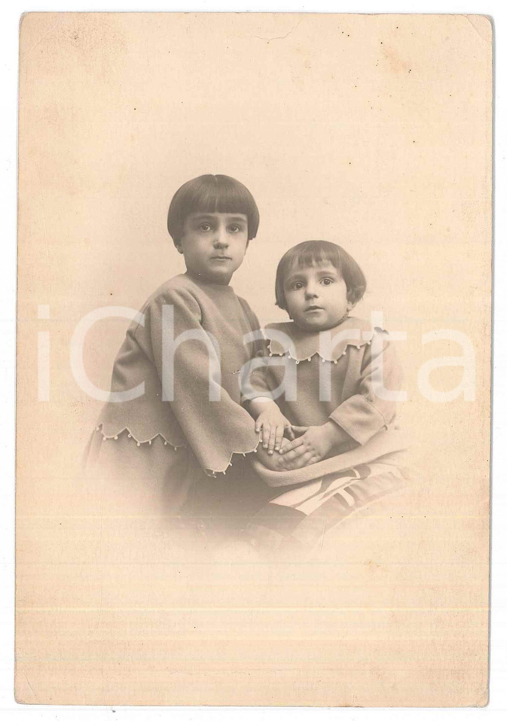 Fotografia d epoca originale 1940 ca ITALIA Ritratto di due fratellini Foto anonima 10x15 cm 1