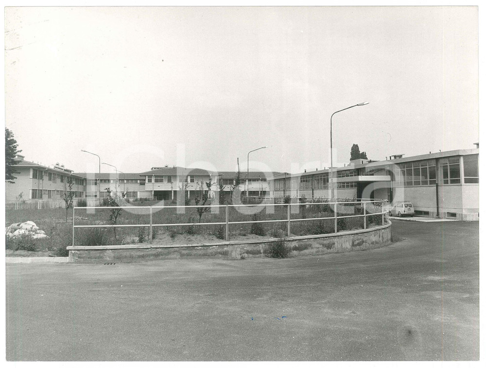 Fotografia d epoca originale 1975 GRUGLIASCO TO Nuovo Ospedale Psichiatrico  Esterno Foto 24x18 1 1