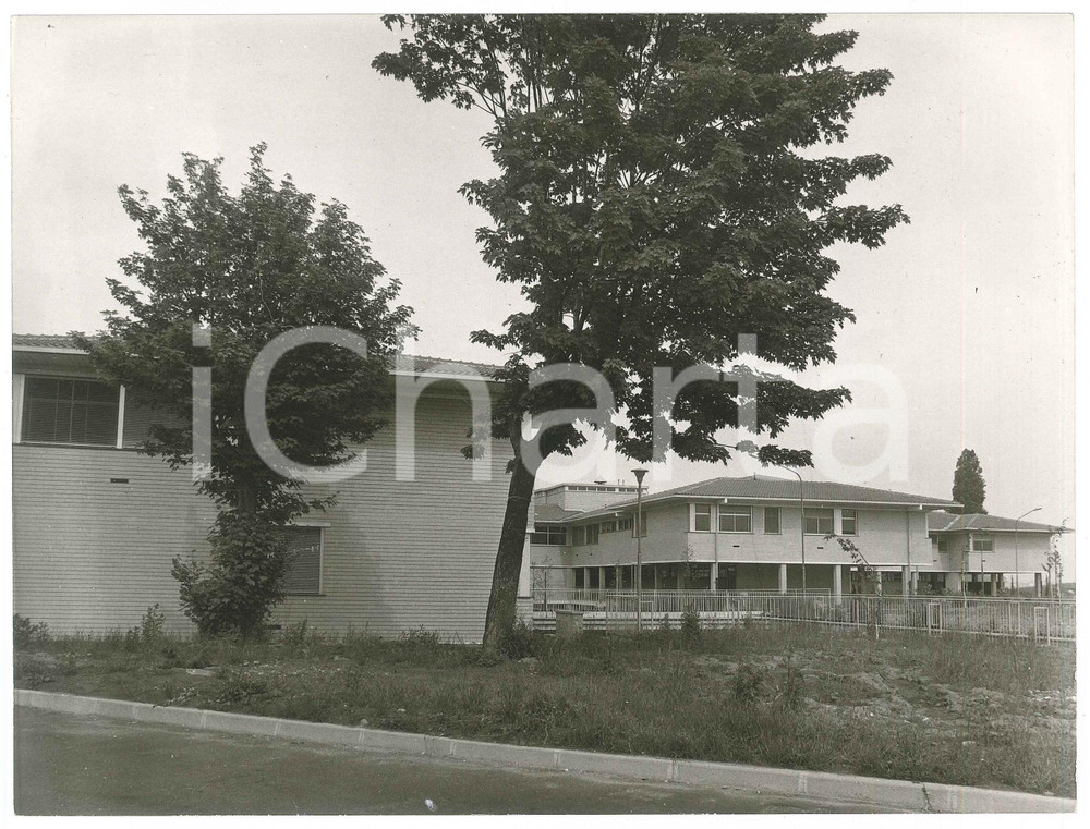 Fotografia d epoca originale 1975 GRUGLIASCO TO Nuovo Ospedale Psichiatrico  Esterno Foto 24x18 6 1