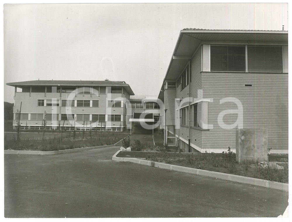 Fotografia d epoca originale 1975 GRUGLIASCO TO Nuovo Ospedale Psichiatrico  Esterno Foto 24x18 3 1