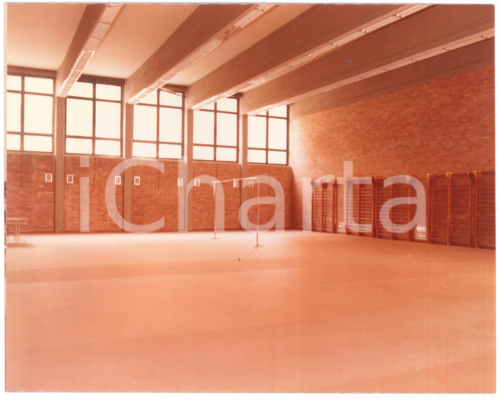 Fotografia d epoca originale 1975 GRUGLIASCO  ITIS Periti elettronici  Palestra Foto 26x21 cm 1