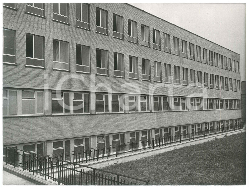 Fotografia d epoca originale 1975 GRUGLIASCO  ITIS Periti elettronici  Facciata  Foto 24x18 cm 1