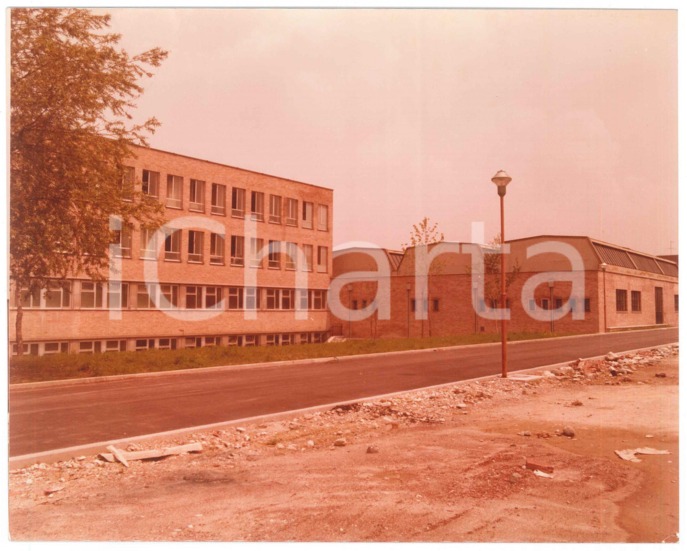 Fotografia d epoca originale 1975 GRUGLIASCO  ITIS Periti elettronici  Esterno  Foto 26x21 cm 1
