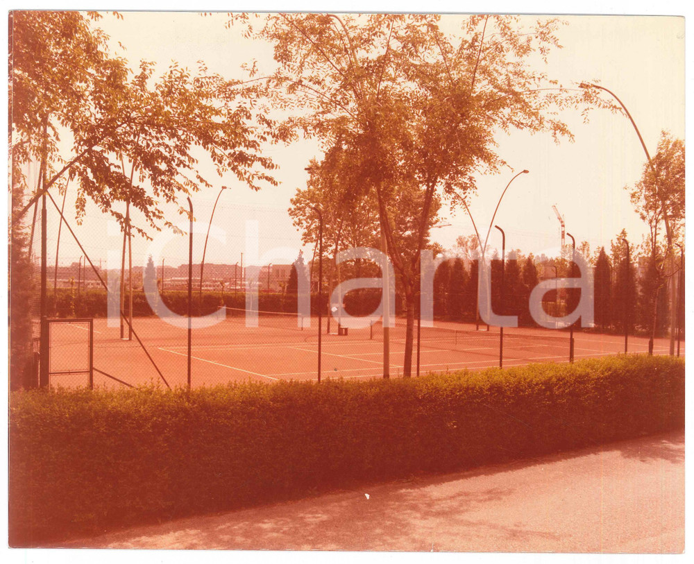 Fotografia d epoca originale 1975 TORINO Istituto scolastico superiore  Campo da tennis Foto 24x18 cm 1