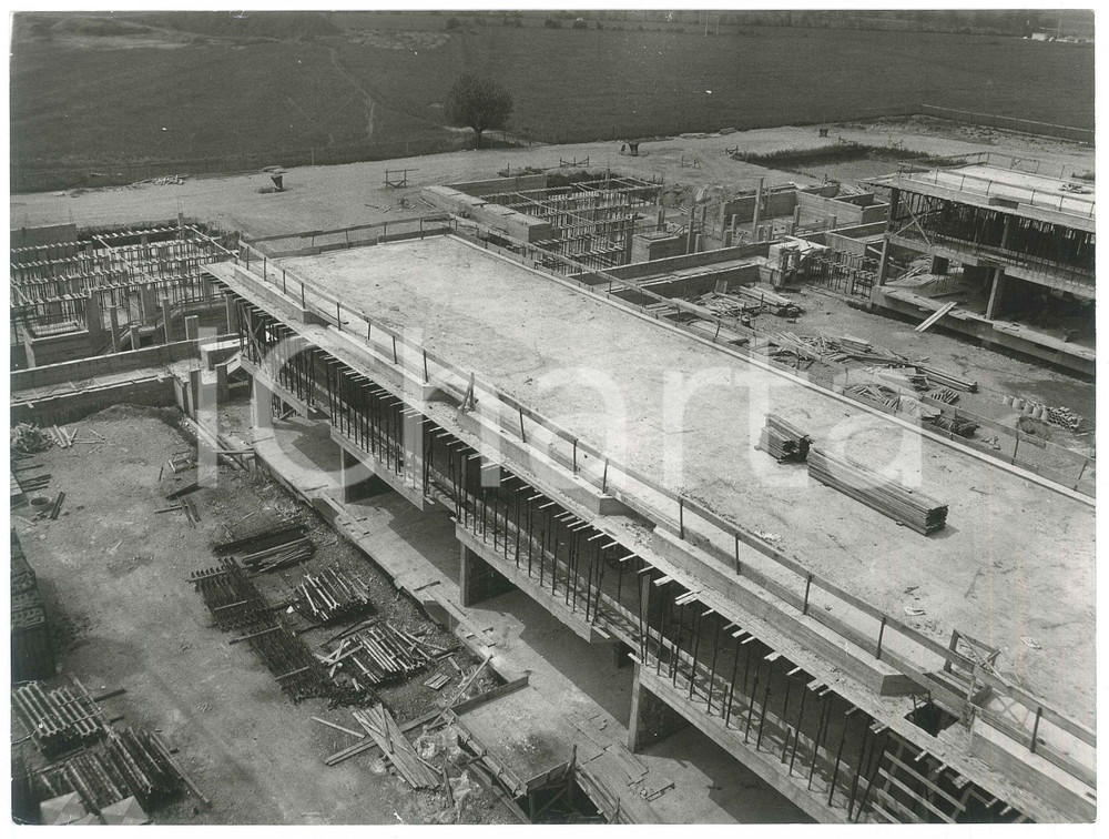 Fotografia d epoca originale 1975 GRUGLIASCO TO Complesso Scolastico del BAROCCHIO  Cantiere Foto 1