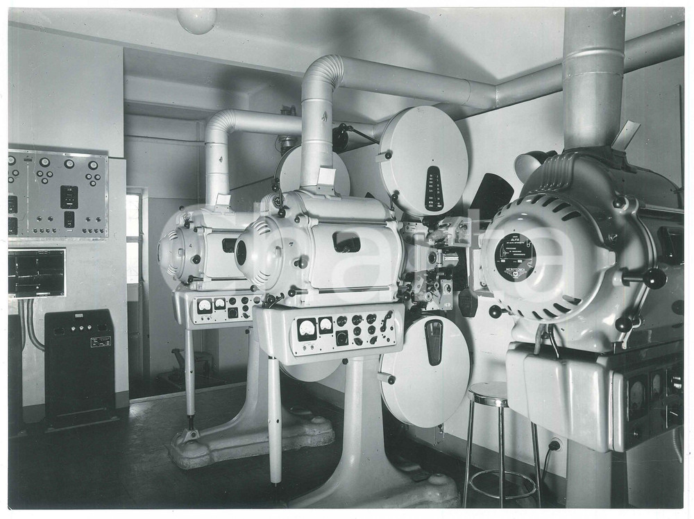 Fotografia d epoca originale 1975 ca TORINO Istituto Arti Grafiche e Fotografiche  Cabina proiezione  Foto 1