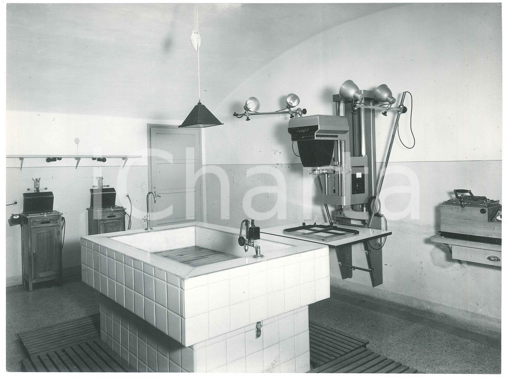 Fotografia d epoca originale 1975 ca TORINO Istituto Arti Grafiche e Fotografiche  Camera di sviluppo  Foto 1