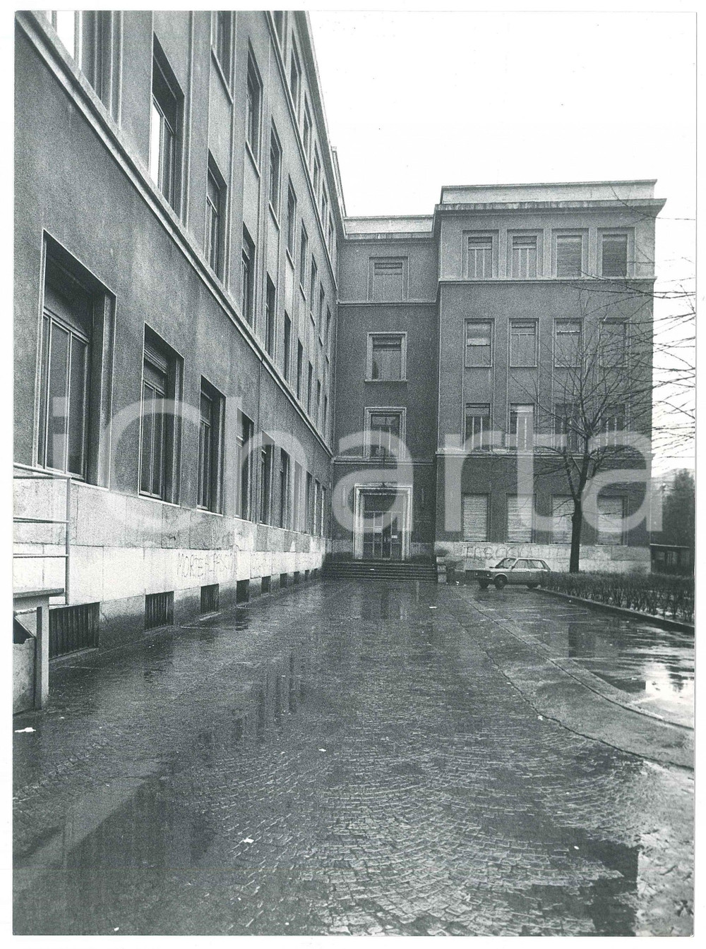 Fotografia d epoca originale 1975 ca TORINO Liceo scientifico Galileo Ferraris  Esterno 1 Foto 18x24 1