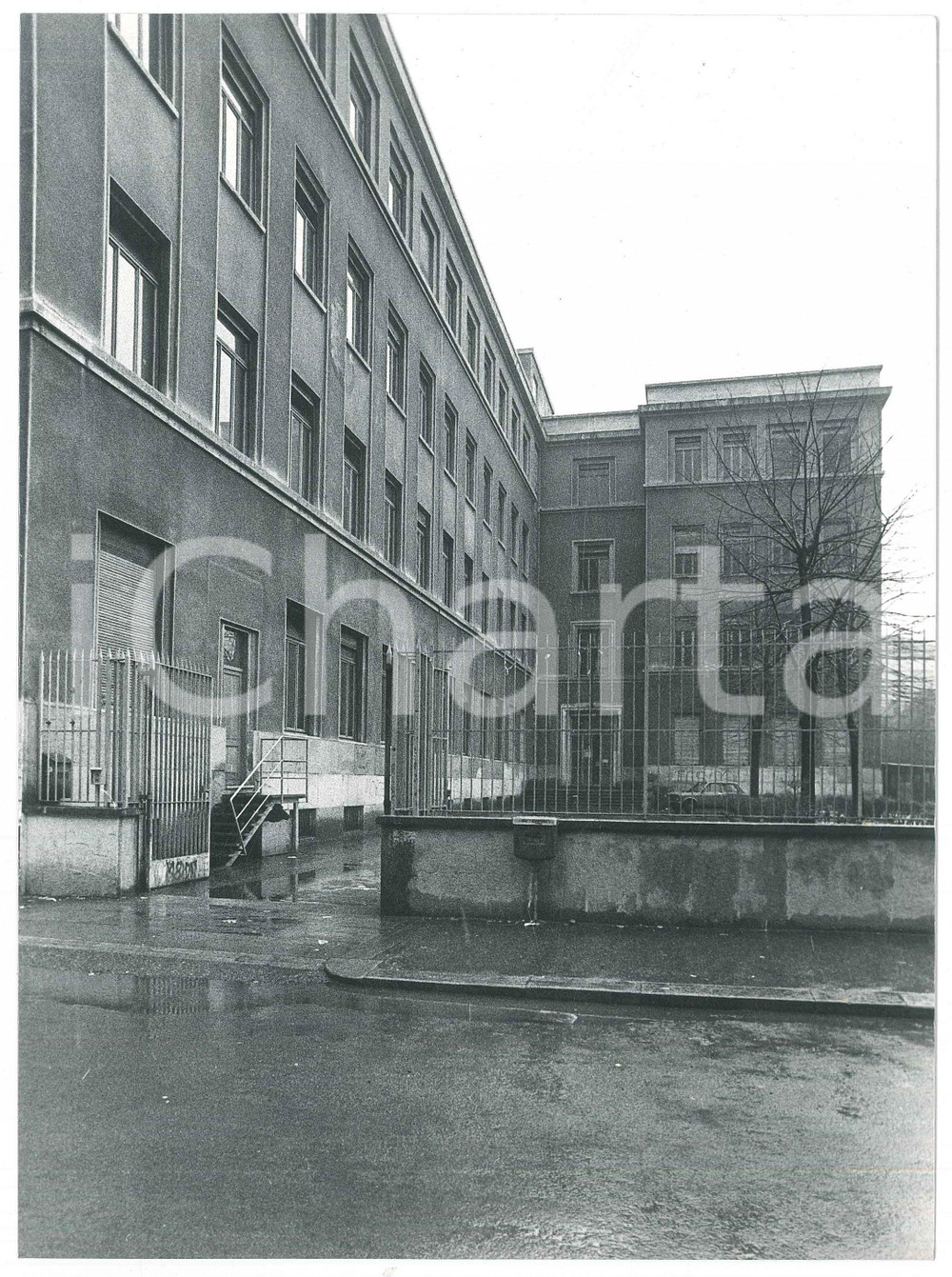 Fotografia d epoca originale 1975 ca TORINO Liceo scientifico Galileo Ferraris  Esterno 2 Foto 18x24 1