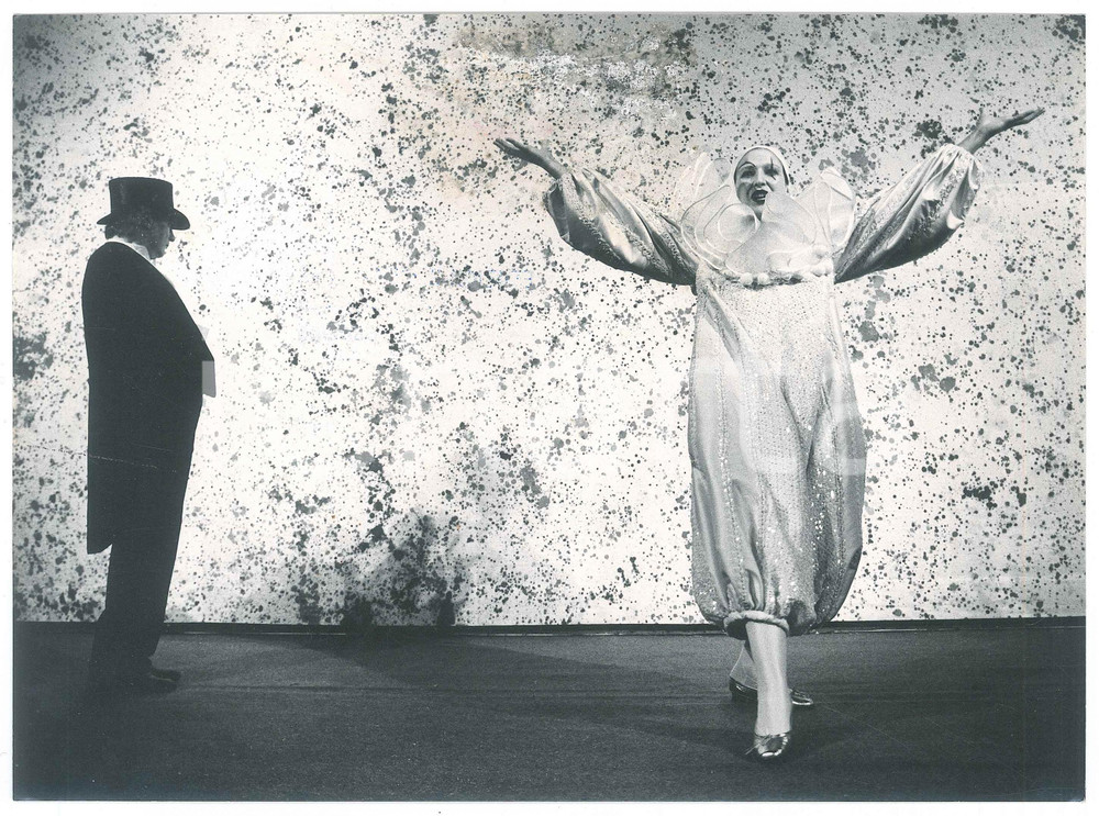 Fotografia d epoca originale 1980 TEATRO DI GENOVA Re NicolÃ²  Elisabetta POZZI Giorgio ALBERTAZZI Foto 1