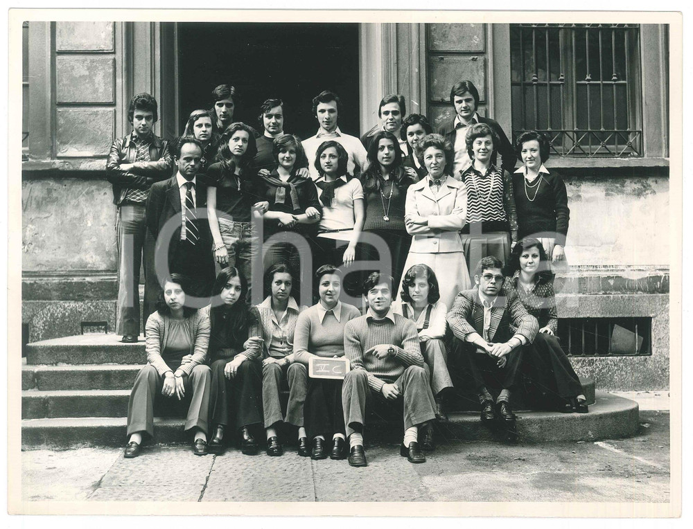 Fotografia d epoca originale 1974 MILANO Istituto Tecnico SCHIAPARELLI  Ritratto classe VC  Foto 24x18 1