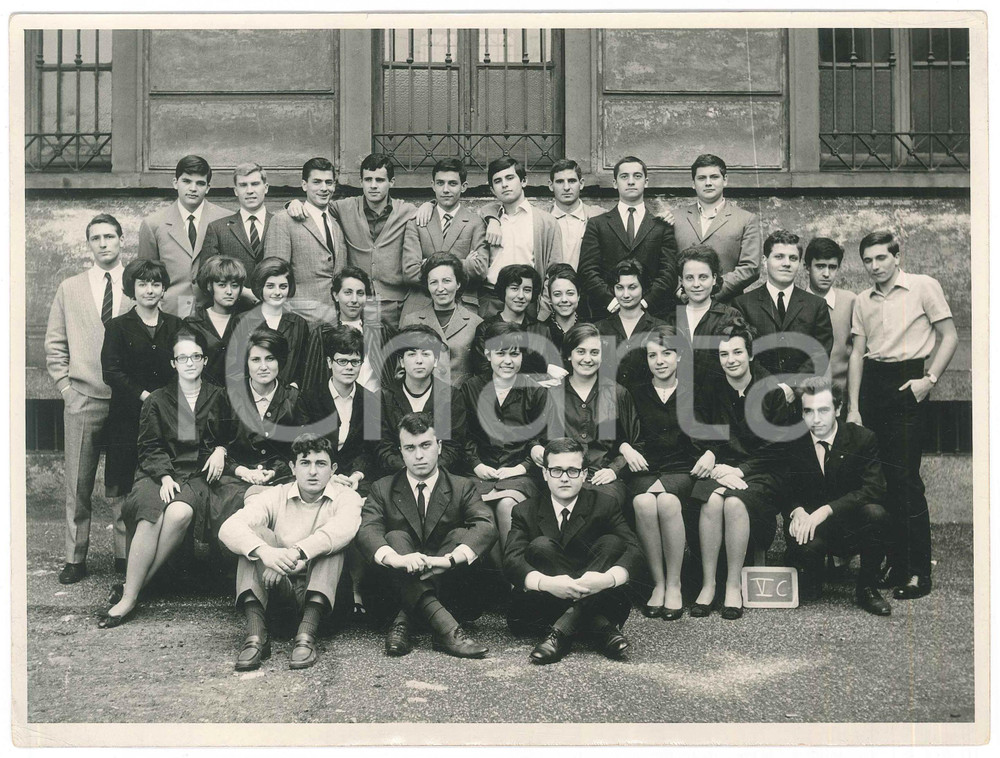 Fotografia d epoca originale 1966 MILANO Istituto Tecnico SCHIAPARELLI  Ritratto classe VC  Foto 1