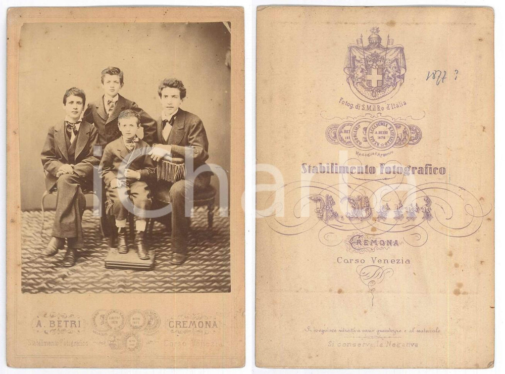 Fotografia d epoca originale 1880 ca CREMONA Ritratto di 4 fratelli Foto Aurelio BETRI 11x17 cm 1