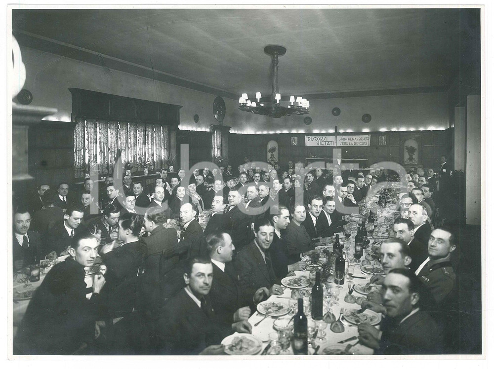 Fotografia d epoca originale 1930 ca MILANO Porta Vittoria  Ditta PERUCCHINI  Cena aziendale Foto 24x18 1