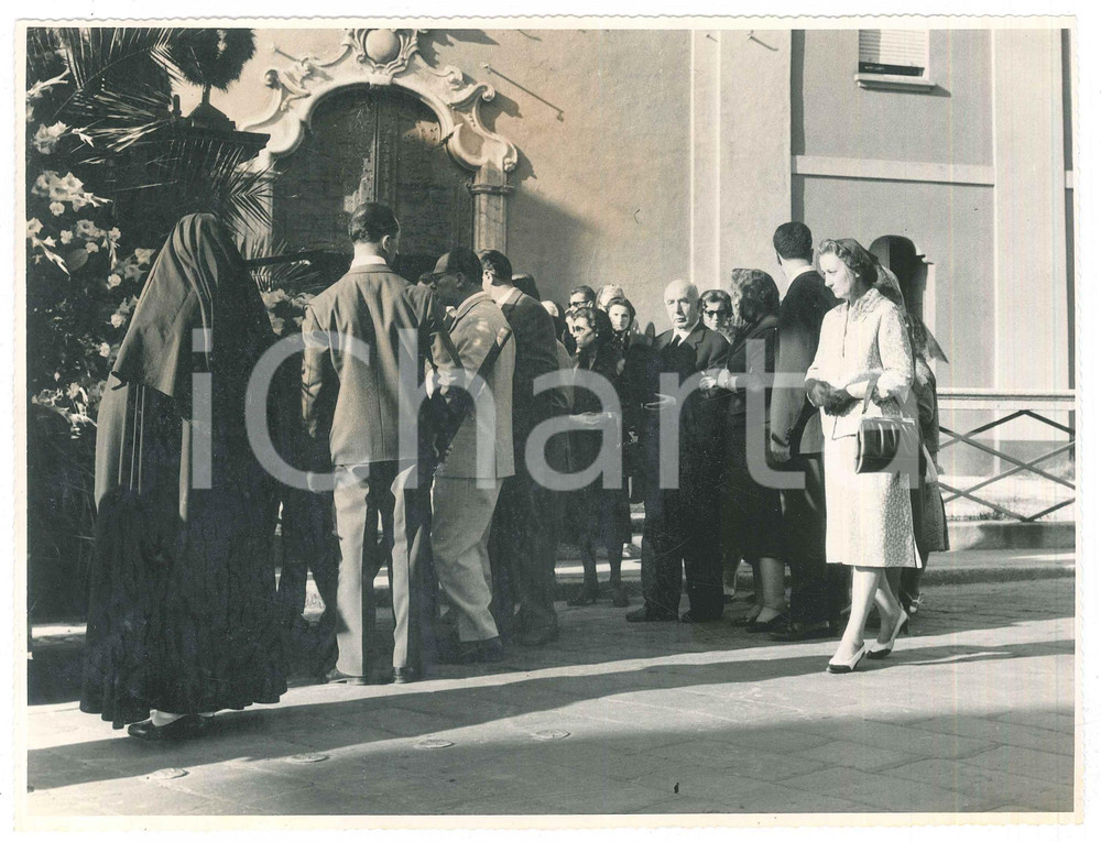 Fotografia d epoca originale 1959 VIGEVANO Chiesa della Madonna della Neve  Funerale 3 Foto 24x18 cm 1