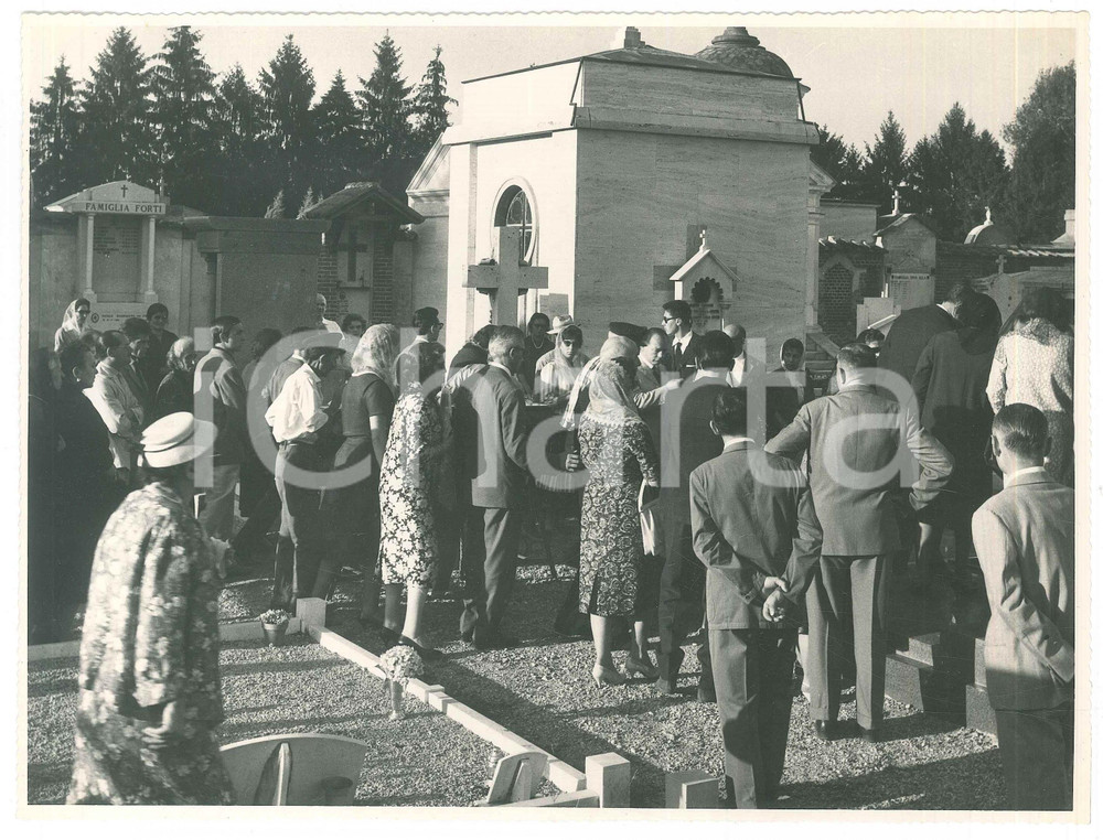 Fotografia d epoca originale 1959 Cimitero di VIGEVANO  Funerale 3 Fotografia 24x18 cm 1