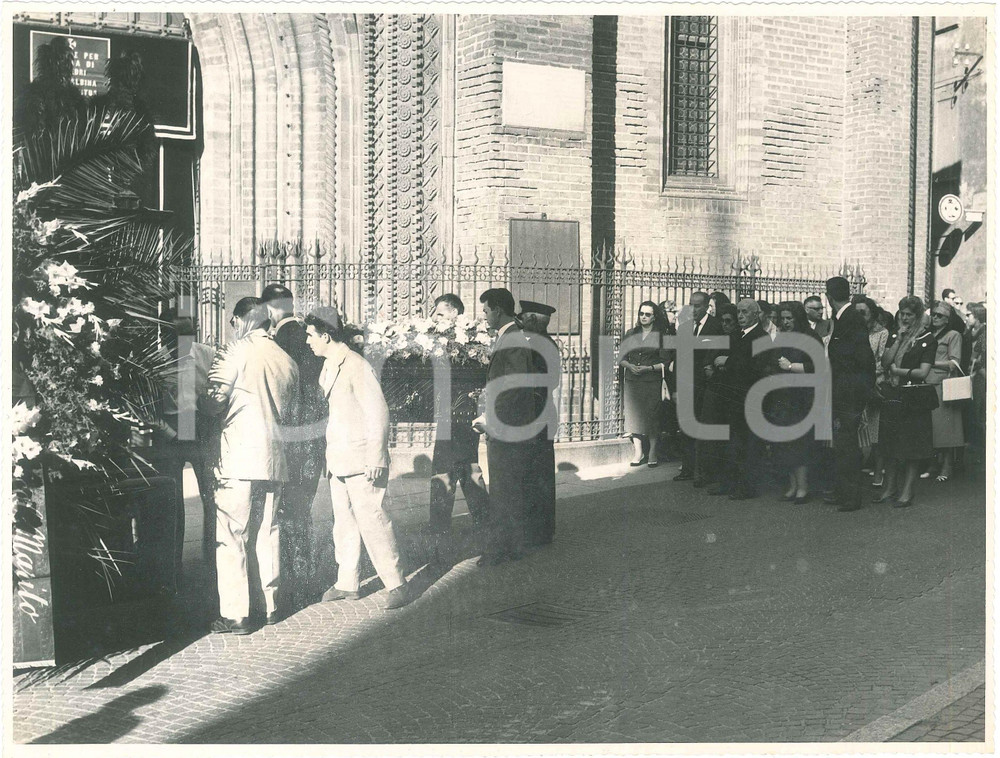 Fotografia d epoca originale 1959 VIGEVANO Chiesa San Francesco  Funerale 1 Fotografia 24x18 cm 1