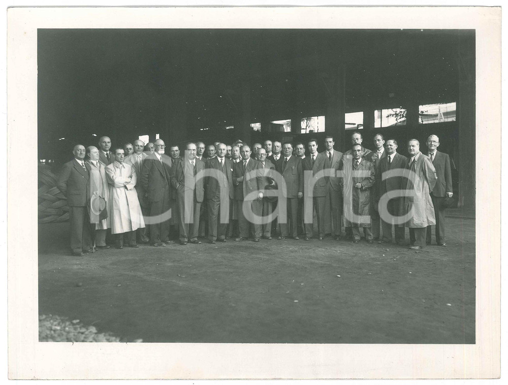 Fotografia d epoca originale 1948 LECCO Acciaieria CALEOTTO  Dirigenti e impiegati  Foto gruppo 24x18 1