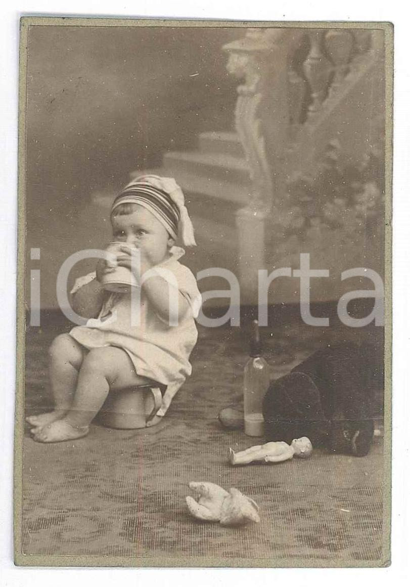 Fotografia d epoca originale 1910 ca UK ? Little girl drinking milk  Photo 9x14 cm 1