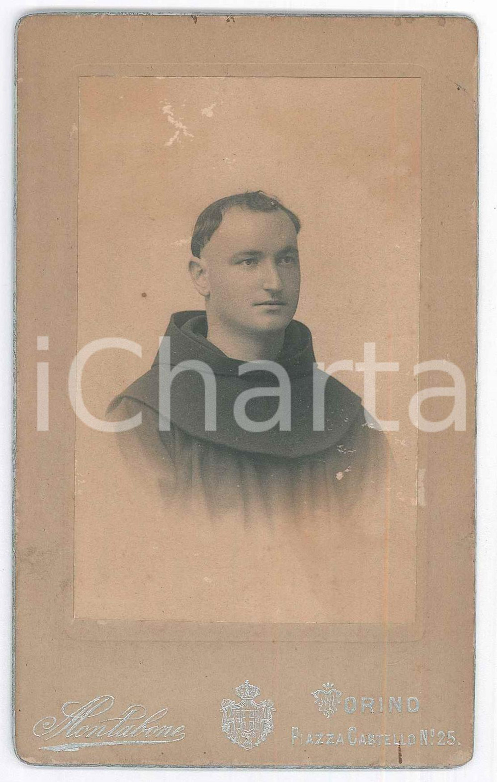 Fotografia d epoca originale 1890 ca TORINO Ritratto di giovane frate  Busto Foto MONTABONE 8x12 cm 1