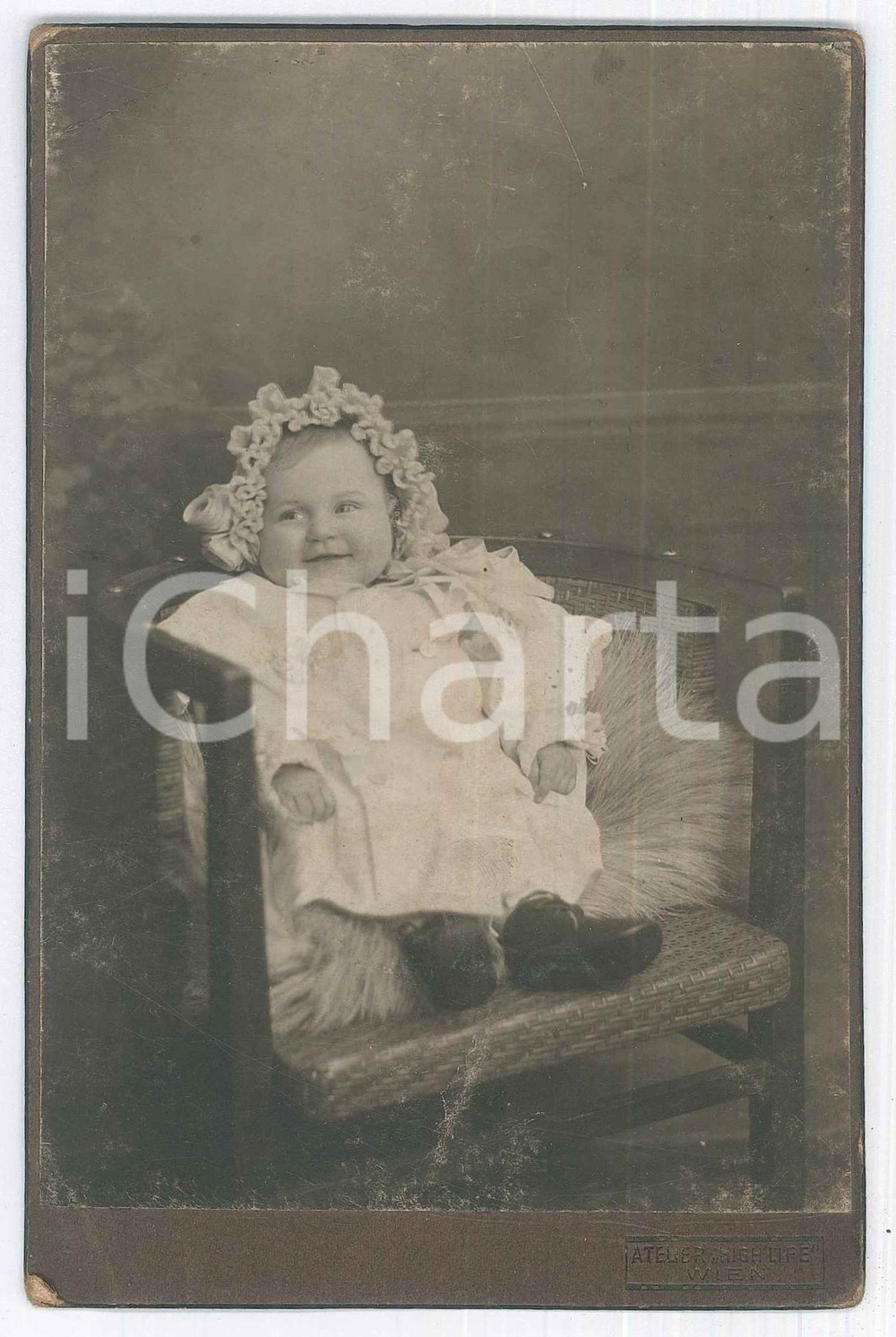 Fotografia d epoca originale 1910 ca WIEN Bambina in poltrona  Ritratto  Foto Atelier HIGHLIFE 10x16 1