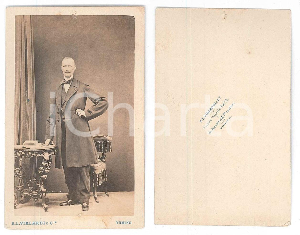 Fotografia d epoca originale 1875 ca TORINO Ritratto maschile al tavolino  Foto A. L. VIALARDI CDV 1