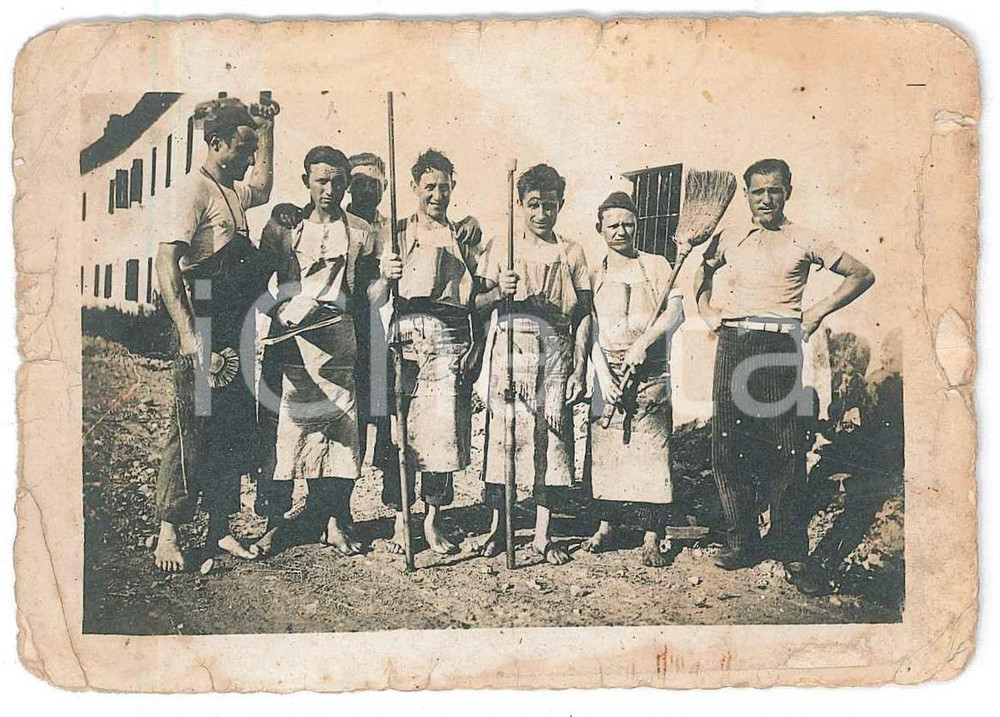 Fotografia d epoca originale 1940 ca LODI Gruppo di giovani operai Foto CURIOSA  TRONCHINI CARENZI 9x6 cm 1