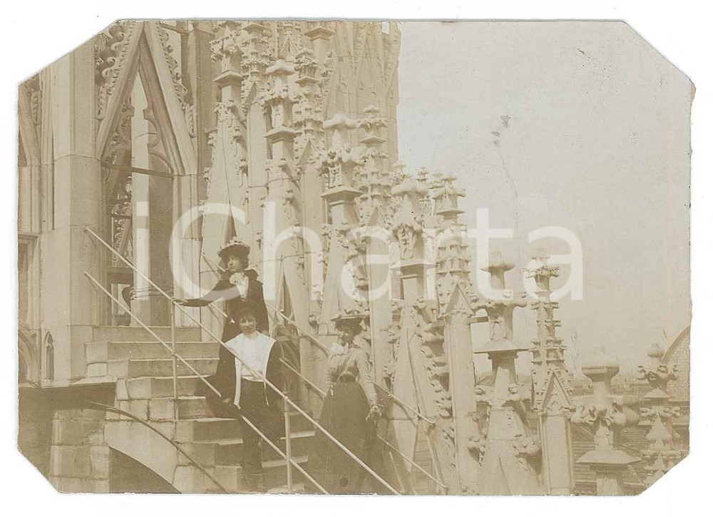 Fotografia d epoca originale 1902 DUOMO DI MILANO Salita alle guglie  Giovani donne Foto 11x7 cm 1