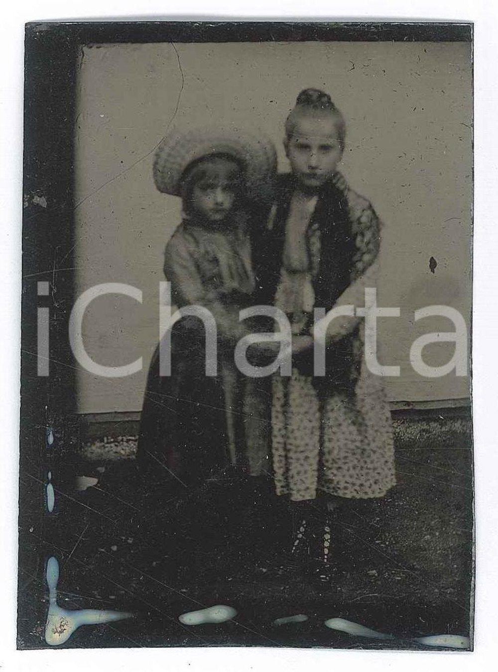 1890 ca ITALIA - Due sorelle bambine per mano - Ritratto - Foto FERROTIPIA 6x9