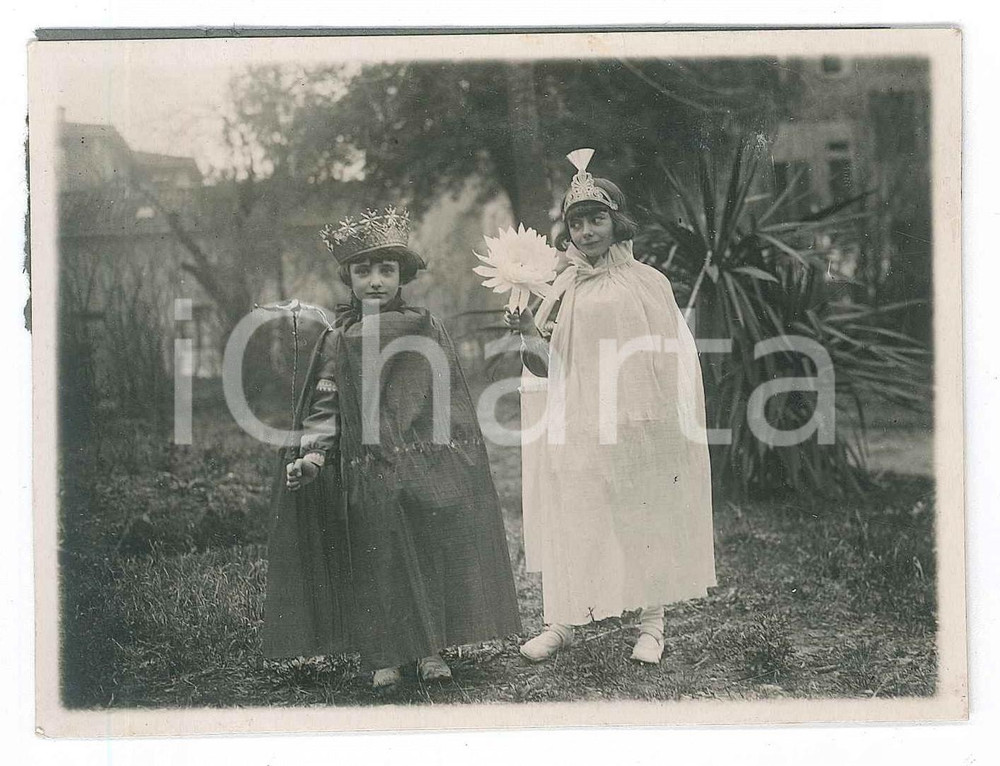 Fotografia d epoca originale 1930 ITALIA  CARNEVALE  Bambine in costume Foto anonima 11x8 cm 1